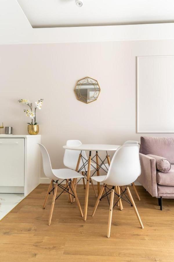 Apartament Mennica Residence - Golden Apartments - Comfortable And Stylish ワルシャワ エクステリア 写真