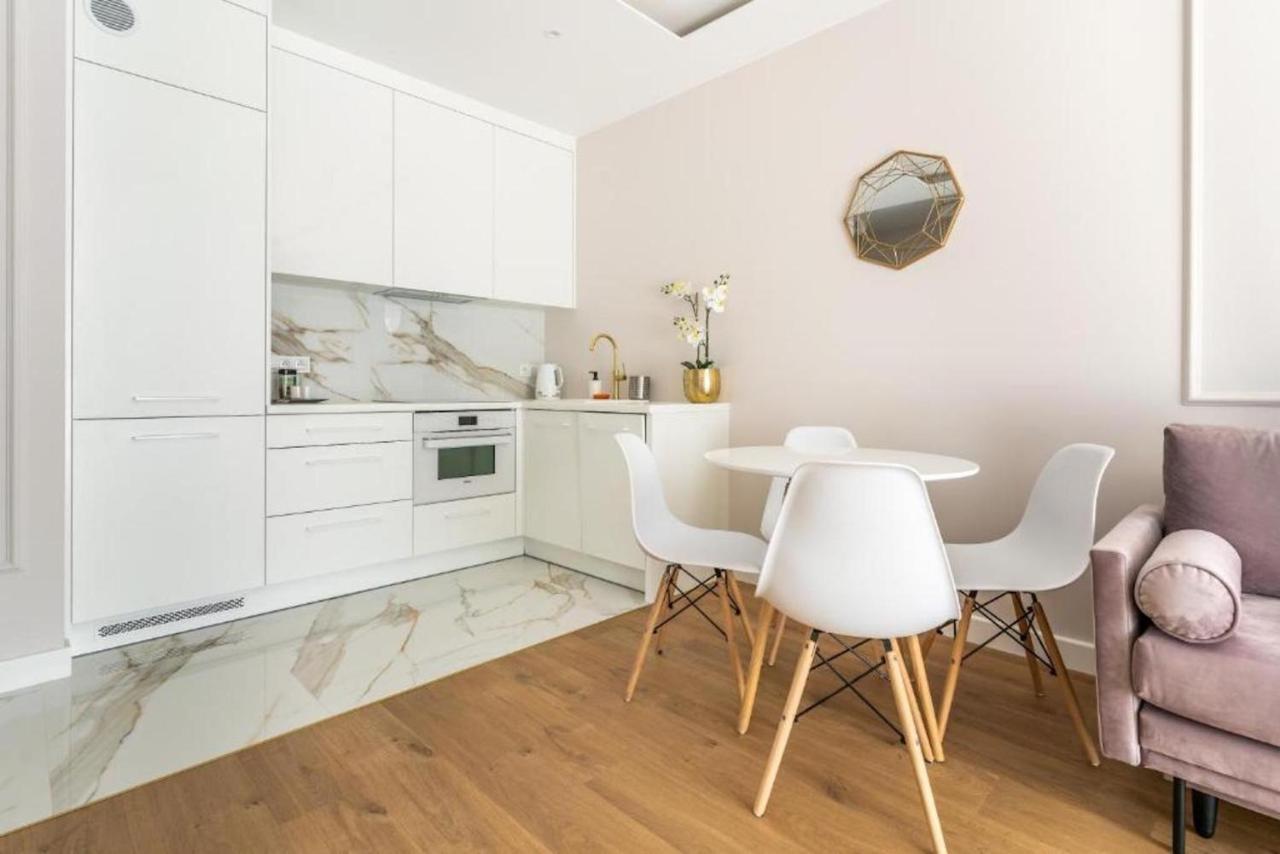 Apartament Mennica Residence - Golden Apartments - Comfortable And Stylish ワルシャワ エクステリア 写真