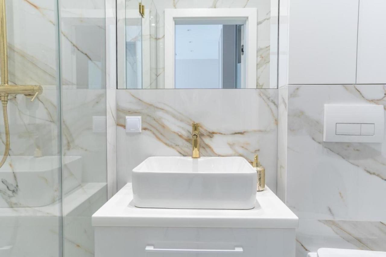 Apartament Mennica Residence - Golden Apartments - Comfortable And Stylish ワルシャワ エクステリア 写真